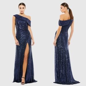 NWT Ieena for Mac Duggal 26550 Navy Sequined Drop Shoulder Gown Size 4
